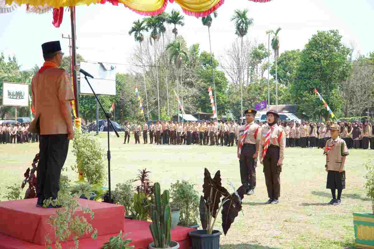 Pj Bupati Apriyadi Mahmud Pimpin Upacara Peringatan Hari Pramuka ke-62 Pj Bupati Apriyadi Mahmud Pimpin Upacara Peringatan Hari Pramuka ke-62
