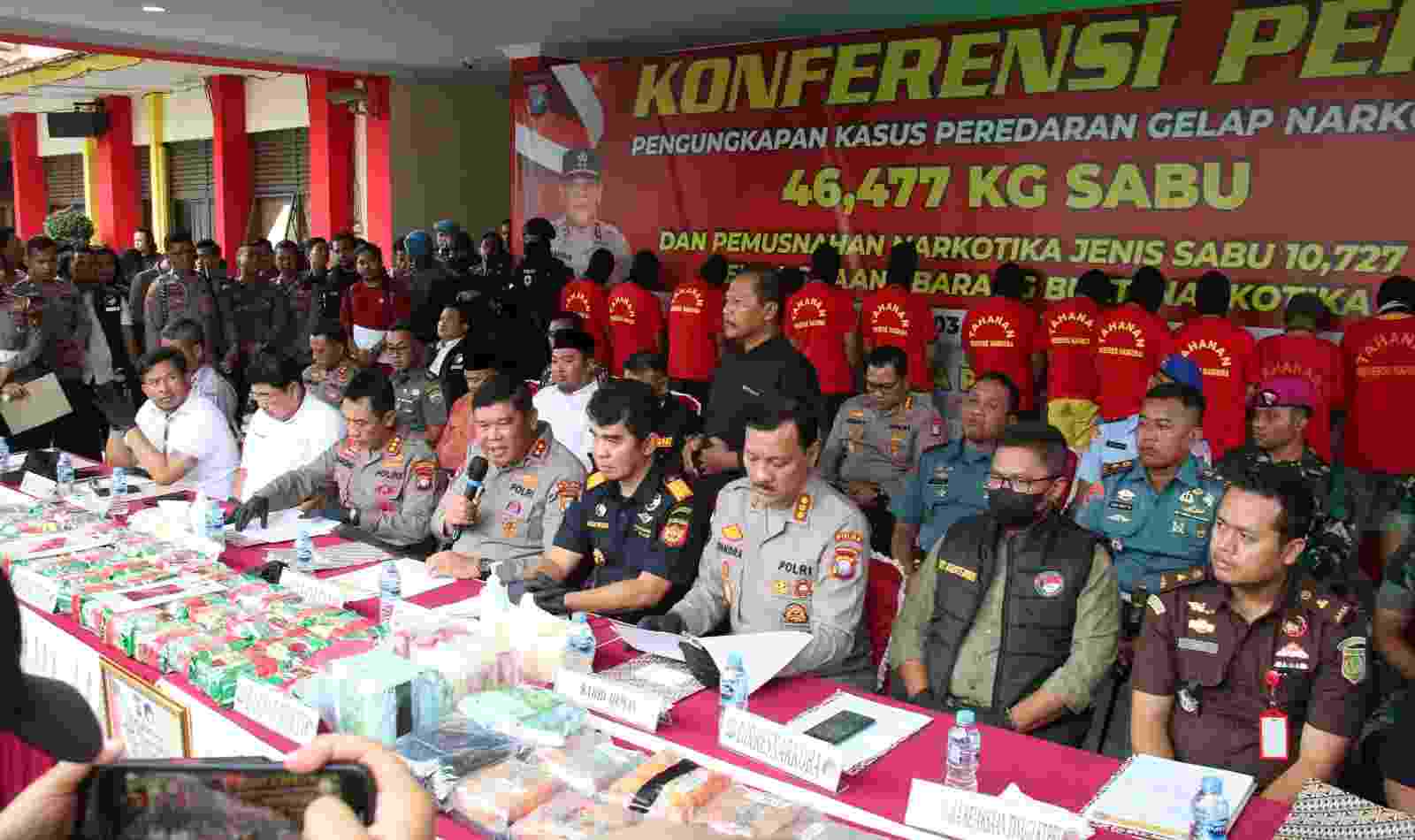 Kapolda Kepri Gelar Konferensi Pers Pengungkapan Narkotika Jenis Sabu Seberat 46,477 Kg Kapolda Kepri Gelar Konferensi Pers Pengungkapan Narkotika Jenis Sabu Seberat 46,477 Kg