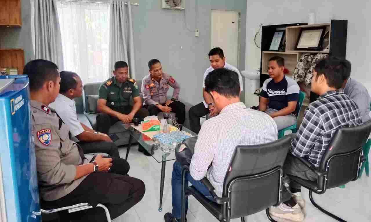 Rapat Terkait Rusaknya Jalan Kampung Sekumur, Muatan Truk PT. Anugrah Melebihi Kapasitas Rapat Terkait Rusaknya Jalan Kampung Sekumur, Muatan Truk PT. Anugrah Melebihi Kapasitas