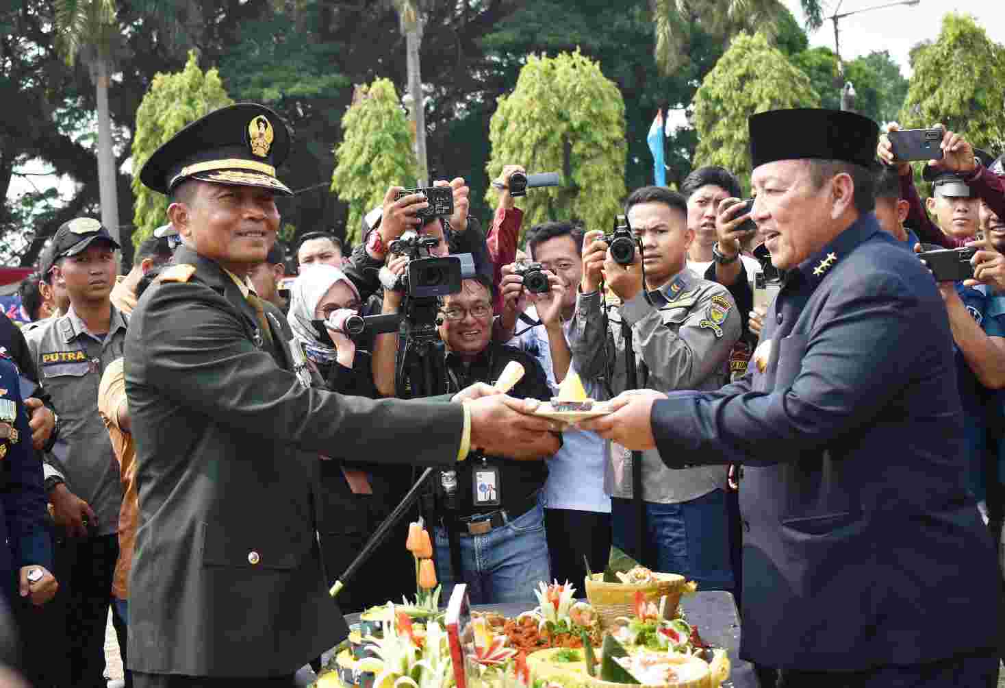 Danrem 043/Gatam Pimpin Upacara HUT ke-78 TNI Tahun 2023 Danrem 043/Gatam Pimpin Upacara HUT ke-78 TNI Tahun 2023