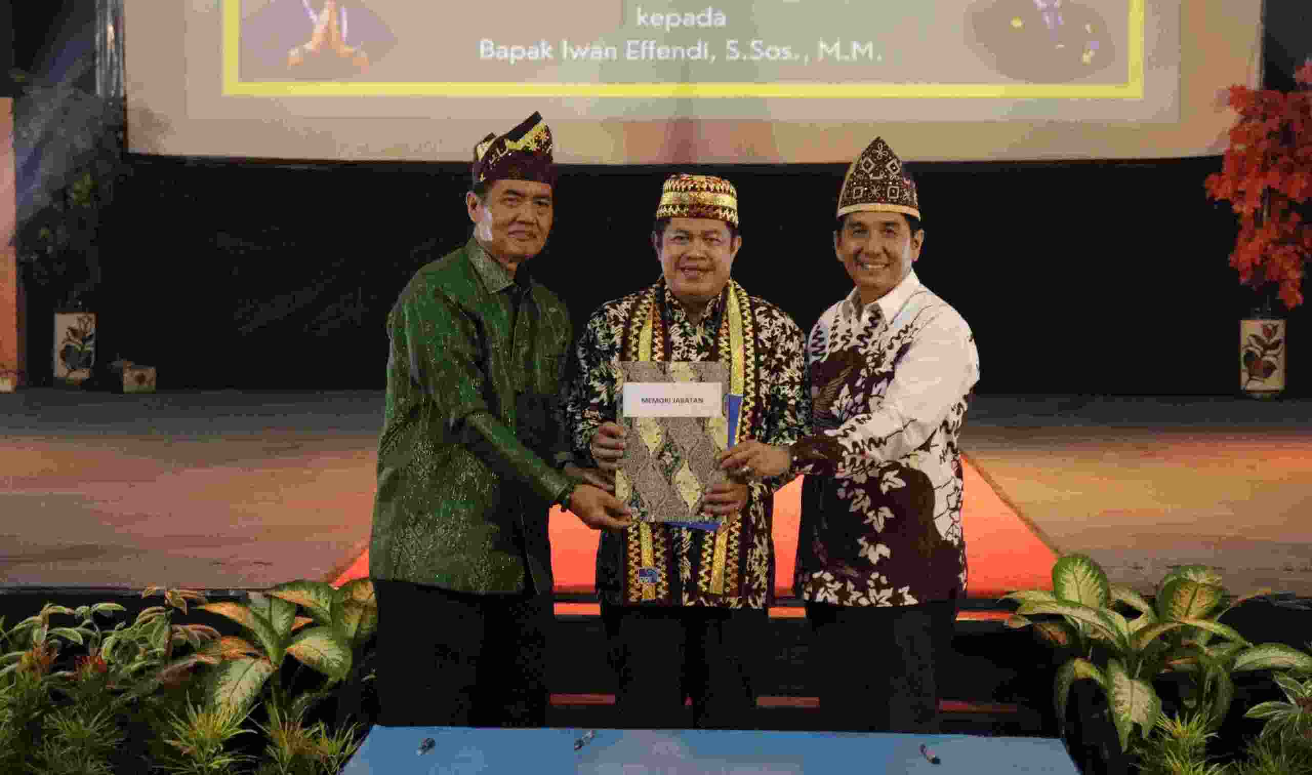 Sertijab Kepala LPP RRI, Gubernur: Tingkatkan Potensi & Terobosan di Era Konvergensi Media Sertijab Kepala LPP RRI, Gubernur: Tingkatkan Potensi & Terobosan di Era Konvergensi Media