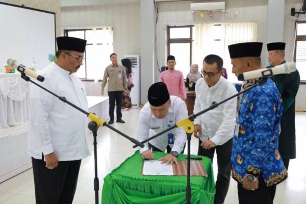 Lantik 59 Pejabat Administrator, H Benny Utama Ingatkan Kerja Secara Maksimal Lantik 59 Pejabat Administrator, H Benny Utama Ingatkan Kerja Secara Maksimal