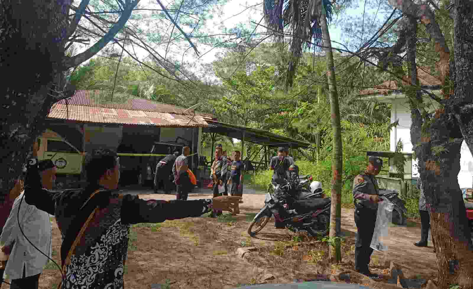 Mobil Seorang Wartawan dan Ketua LPA Labuhanbatu Diduga Dibakar OTK Mobil Seorang Wartawan dan Ketua LPA Labuhanbatu Diduga Dibakar OTK