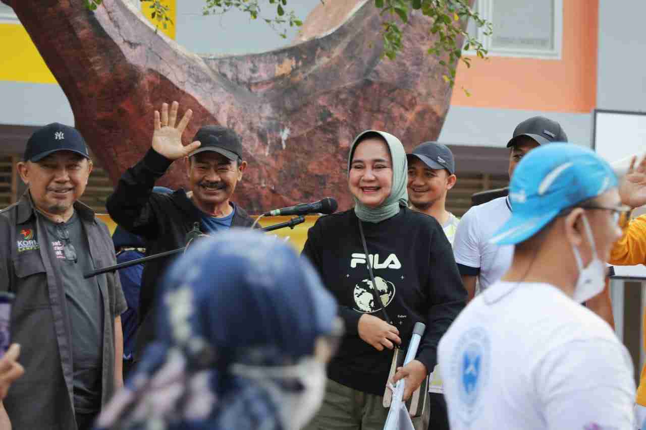 Gubernur Arinal dan Ibu Riana Hadiri Jalan Sehat dalam Rangka World Walking Day 2023 Gubernur Arinal dan Ibu Riana Hadiri Jalan Sehat dalam Rangka World Walking Day 2023
