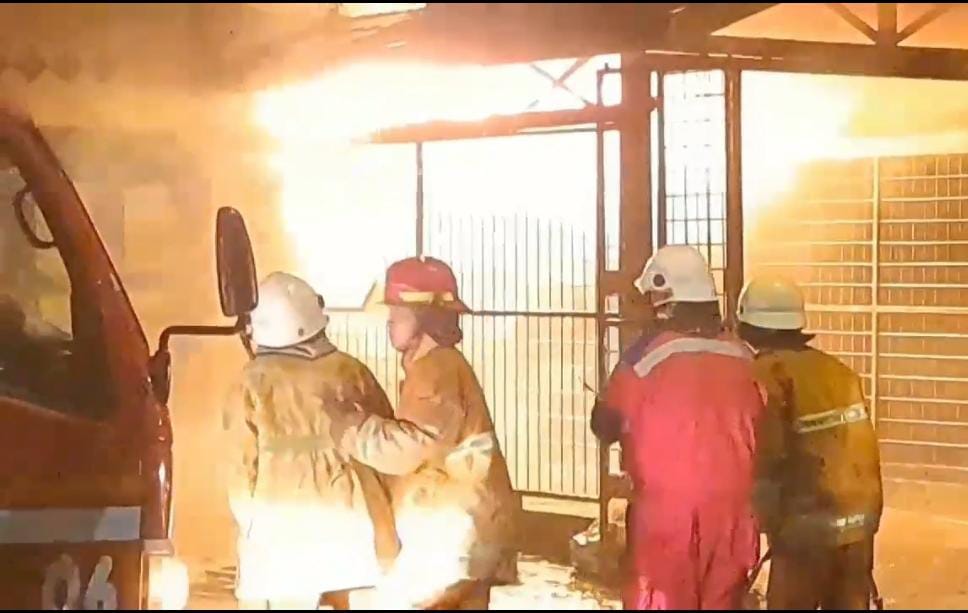 Tragedi Kebakaran Gudang Gas Elpiji Berlantai 3 di Tebing Tinggi Tragedi Kebakaran Gudang Gas Elpiji Berlantai 3 di Tebing Tinggi