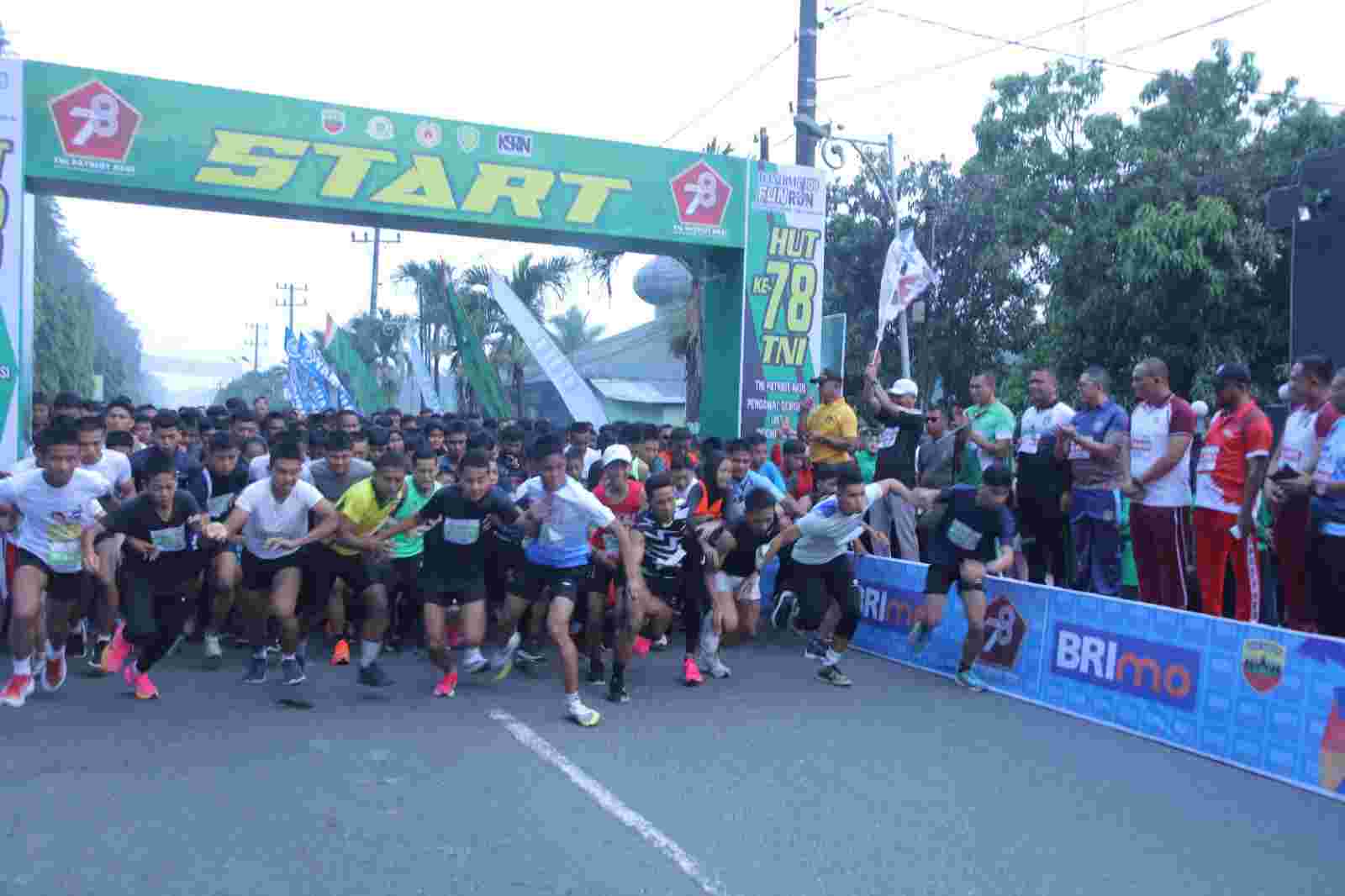 Bupati Surya Lepas Peserta Fun Run HUT ke-78 TNI Bupati Surya Lepas Peserta Fun Run HUT ke-78 TNI