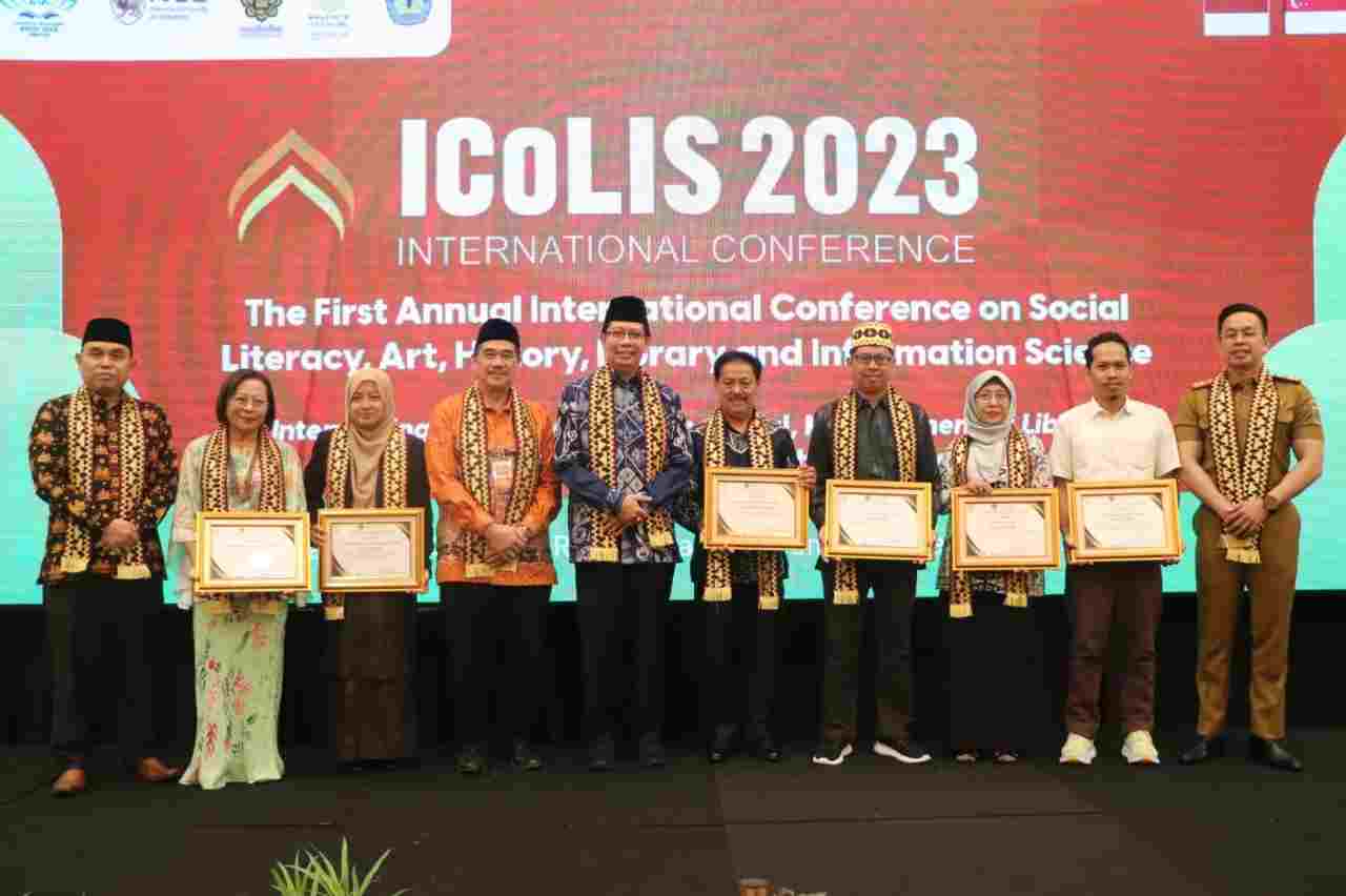 Fakultas Adab UIN RIL Gelar The First ICoLIS Fakultas Adab UIN RIL Gelar The First ICoLIS