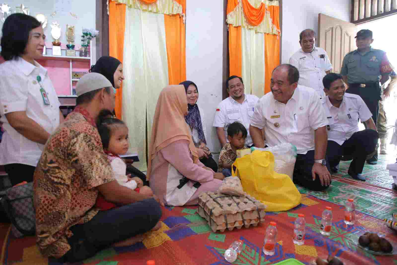 Wabup Taufik Zainal Abidin Serahkan Bantuan Makanan Tambahan Untuk Anak Stunting Wabup Taufik Zainal Abidin Serahkan Bantuan Makanan Tambahan Untuk Anak Stunting
