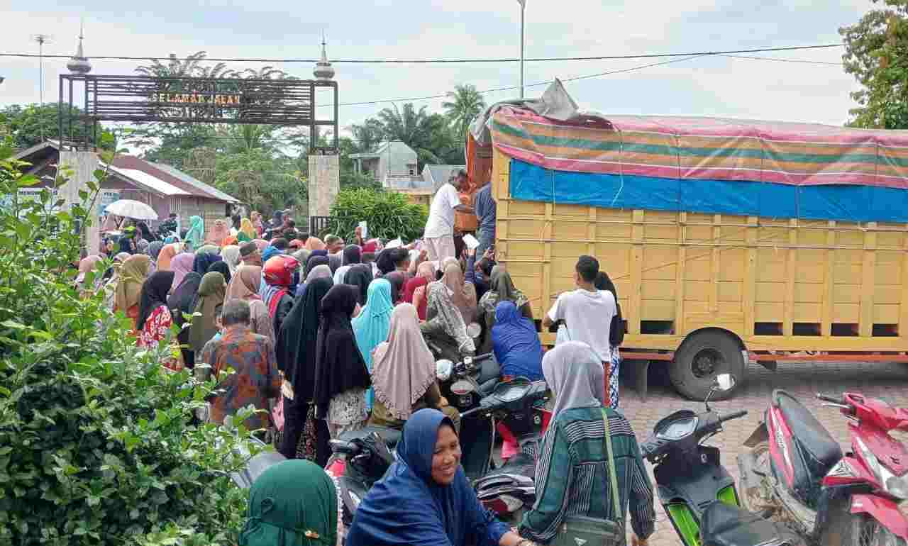 Badan Pangan Nasional Serah Terima Bantuan Pangan Tahap 5 di Kec. Bendahara Badan Pangan Nasional Serah Terima Bantuan Pangan Tahap 5 di Kec. Bendahara