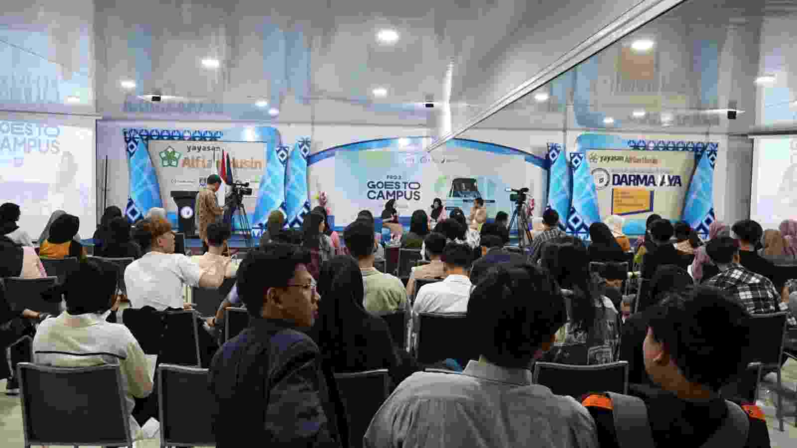 Penyiar Muda Bisnis Digital Darmajaya Digaet Pro 2 RRI dalam Ajang “Goes to Campus” Penyiar Muda Bisnis Digital Darmajaya Digaet Pro 2 RRI dalam Ajang “Goes to Campus”