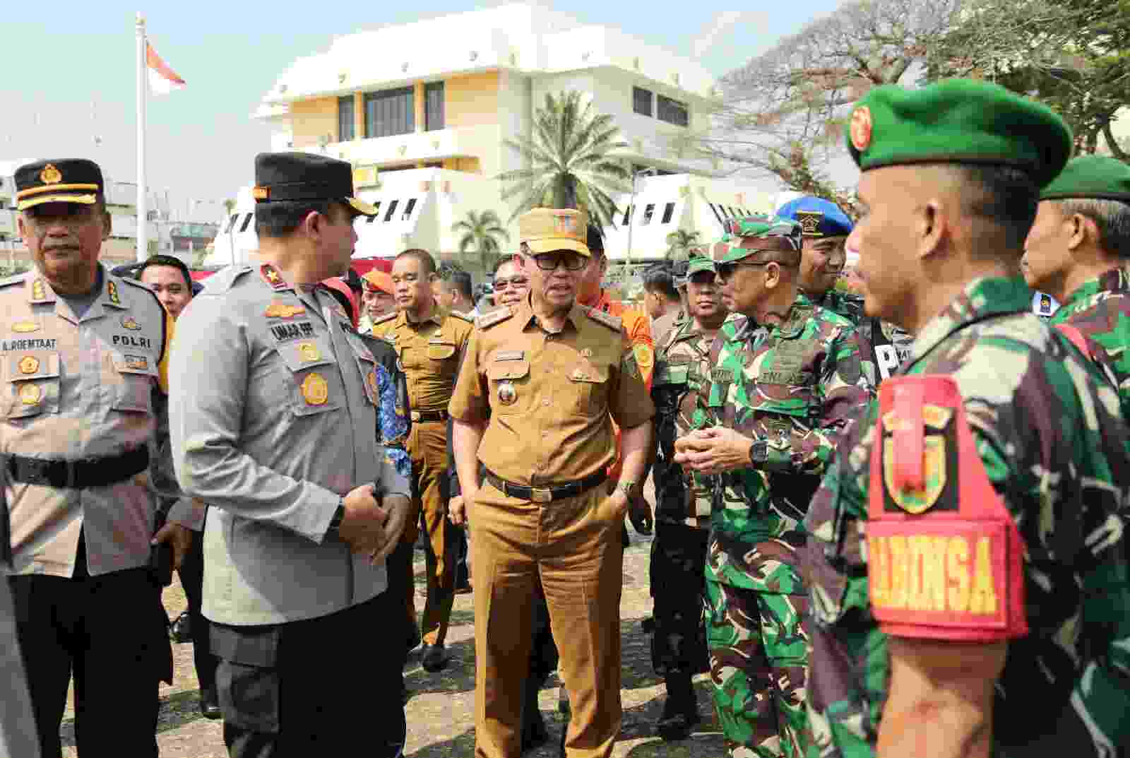 Sekdaprov Fahrizal Ikuti Apel Gelar Pasukan Operasi Mantap Brata Krakatau 2023-2024 Sekdaprov Fahrizal Ikuti Apel Gelar Pasukan Operasi Mantap Brata Krakatau 2023-2024
