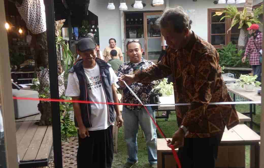 Zulfian Hariyadi Gelar Pameran Tunggal “Colour of Energy” di Tan Artspace Semarang Zulfian Hariyadi Gelar Pameran Tunggal “Colour of Energy” di Tan Artspace Semarang