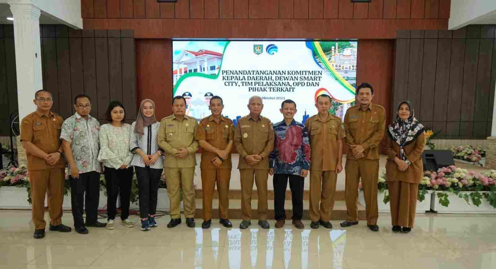 Bupati Surya Resmi Tutup Kegiatan Bimtek Smart City Hasilkan Program Unggulan Bupati Surya Resmi Tutup Kegiatan Bimtek Smart City Hasilkan Program Unggulan
