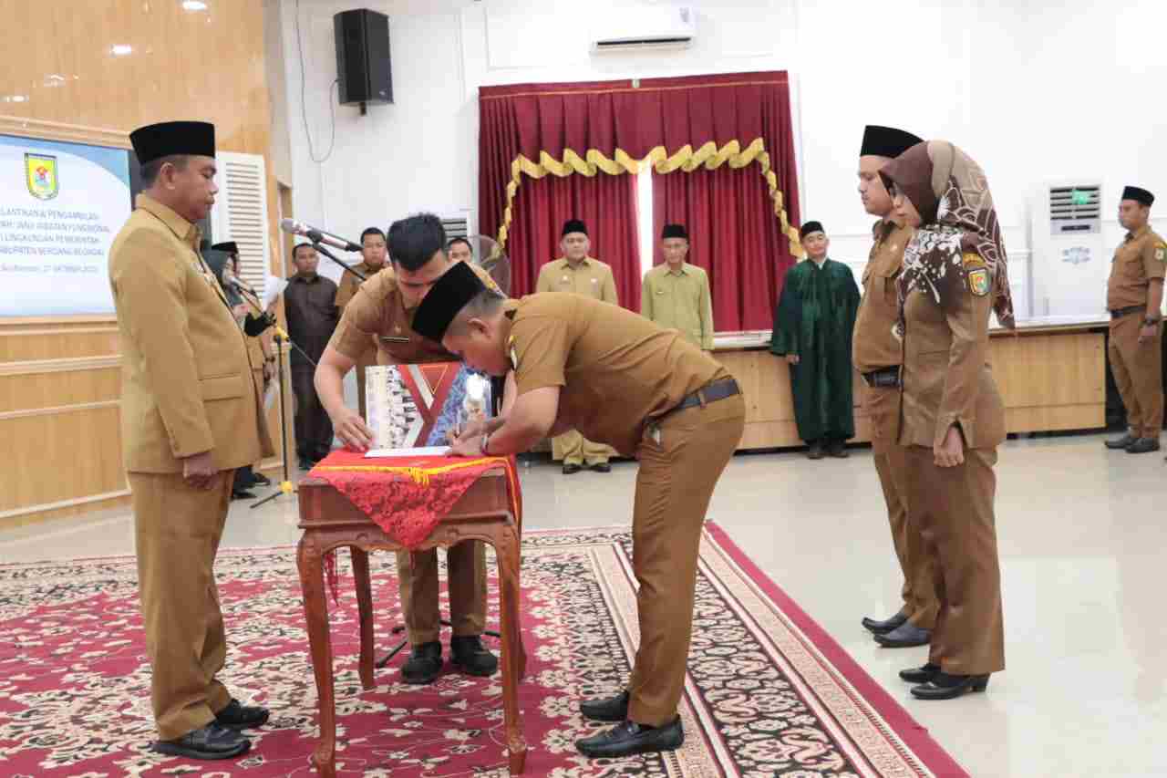 Bupati Sergai Darma Wijaya Lantik 121 Pejabat Fungsional Bupati Sergai Darma Wijaya Lantik 121 Pejabat Fungsional