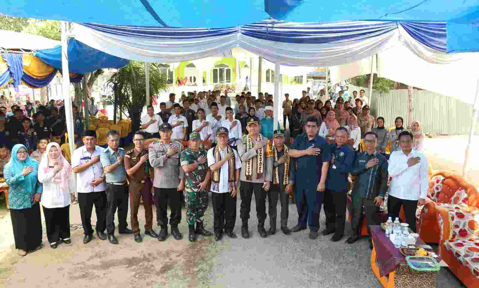 Kapolres Pesisir Barat Resmikan Kampung Tangguh Bebas Narkoba Kapolres Pesisir Barat Resmikan Kampung Tangguh Bebas Narkoba