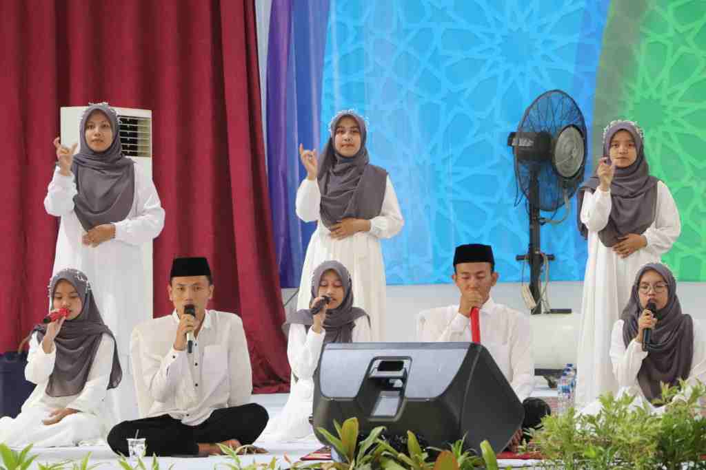 Mahasantri Ma’had Al Jami’ah UIN Raden Intan Bacakan Al Qur’an dalam Bahasa Isyarat Mahasantri Ma’had Al Jami’ah UIN Raden Intan Bacakan Al Qur’an dalam Bahasa Isyarat