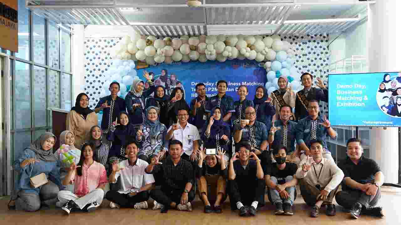 Tenant P2MW Mahasiswa IIB Darmajaya Presentasi Bisnis Depan Investor Tenant P2MW Mahasiswa IIB Darmajaya Presentasi Bisnis Depan Investor