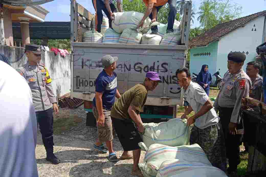 Sat Samapta Polres Pesisir Barat Kawal dan Amankan Distribusi Benih Padi Sat Samapta Polres Pesisir Barat Kawal dan Amankan Distribusi Benih Padi