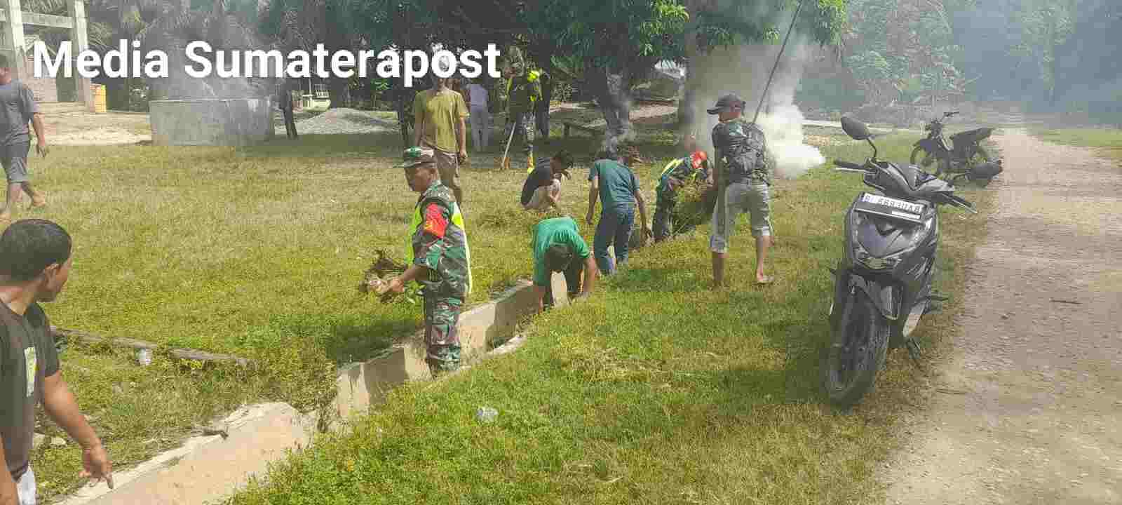 Koramil 02 Karang Baru Jum’at Bersih di Desa Pematang Durian Kecamatan Sekerak Koramil 02 Karang Baru Jum’at Bersih di Desa Pematang Durian Kecamatan Sekerak