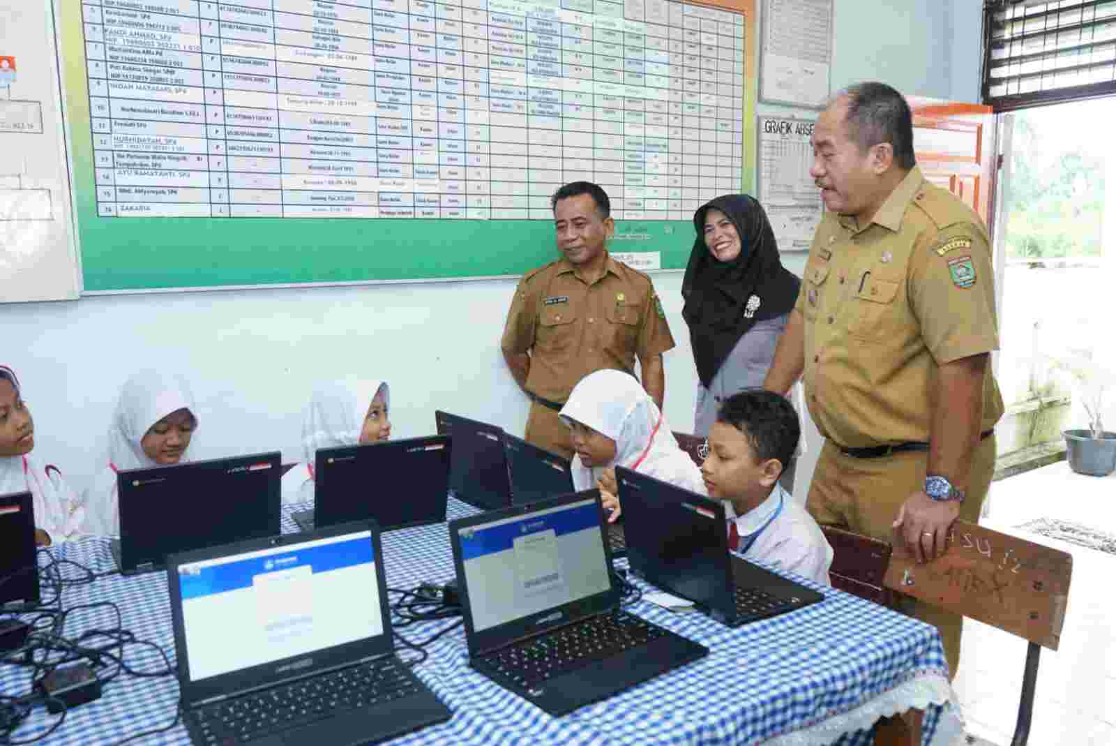 Wabup Taufik Zainal Abidin Tinjau Pelaksanaan ANBK Tingkat SD Wabup Taufik Zainal Abidin Tinjau Pelaksanaan ANBK Tingkat SD