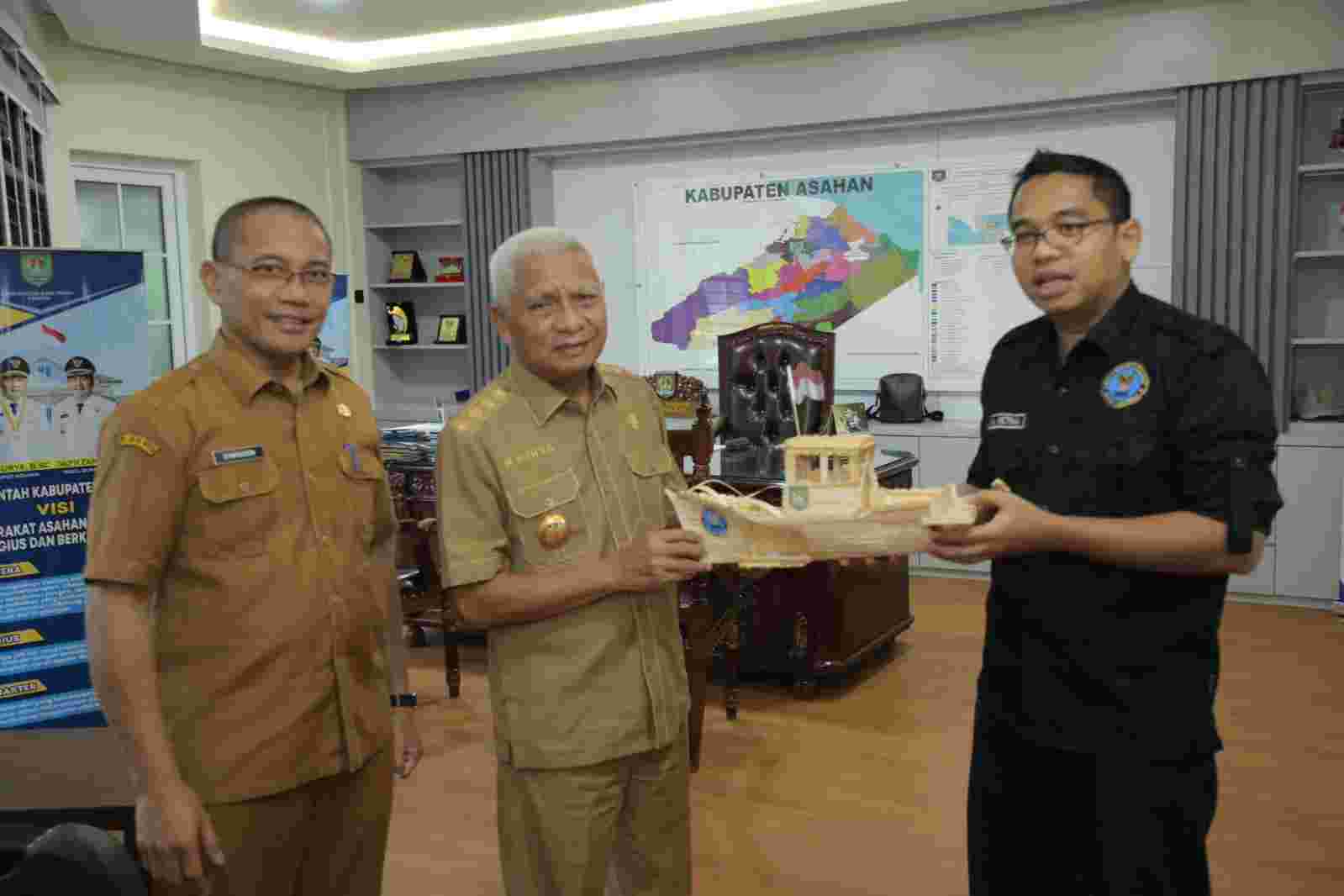 Bupati Surya Suport Tujuan Audiensi Kepala BNN Asahan Bupati Surya Suport Tujuan Audiensi Kepala BNN Asahan