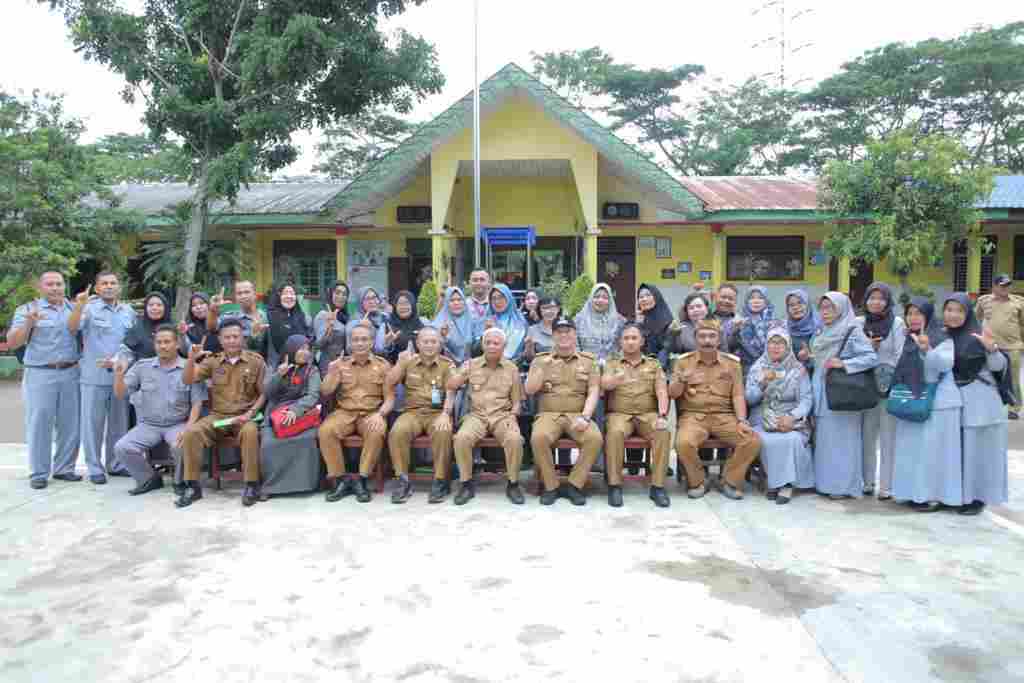 Bupati Surya Jalin Silaturahmi Terhadap Keluarga Besar UPTD Disdik 6 Kecamatan Bupati Surya Jalin Silaturahmi Terhadap Keluarga Besar UPTD Disdik 6 Kecamatan