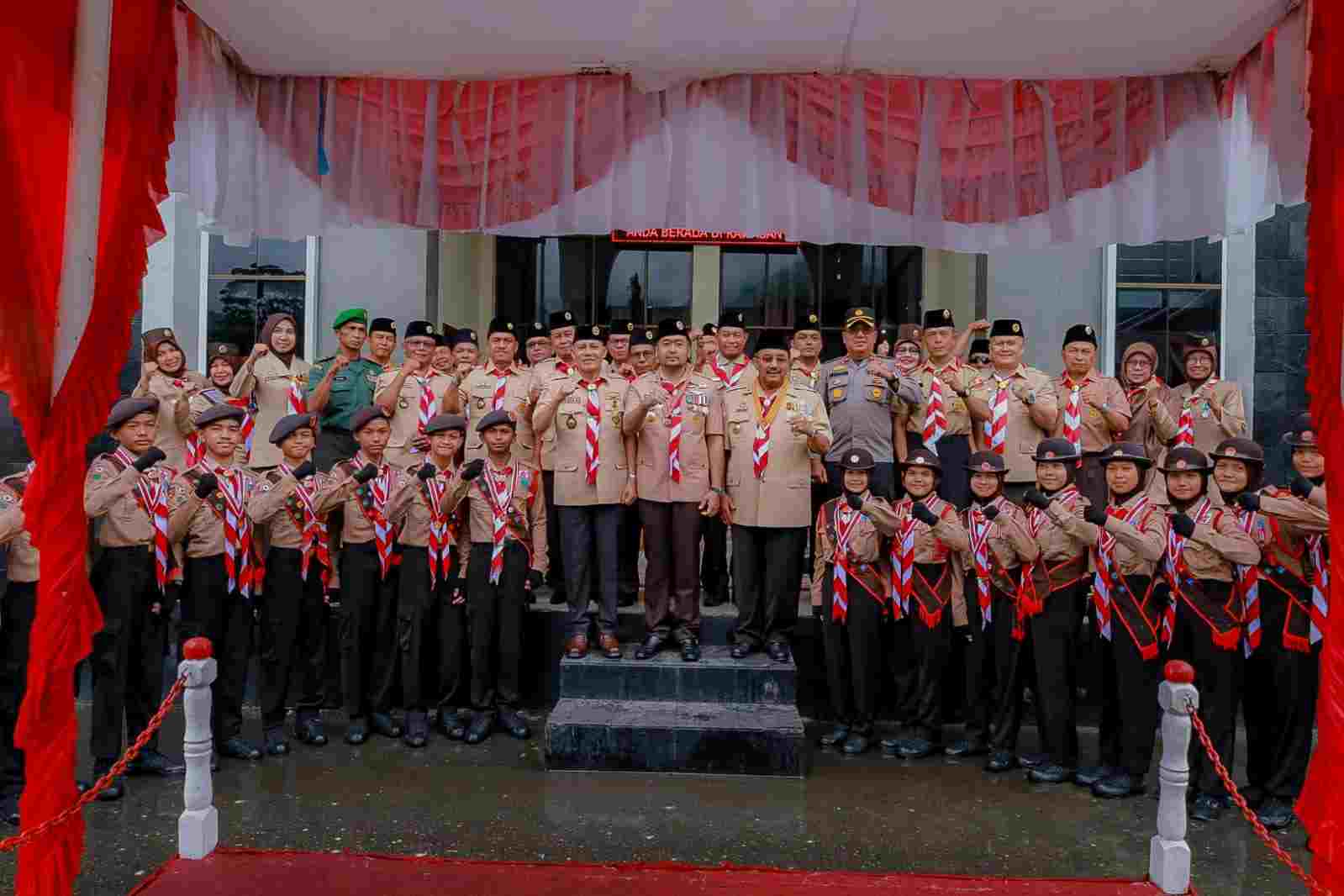 Ditenggah Guyuran Hujan, Upacara Hari Jadi Pramuka ke 62 Tetap Terlaksana Ditenggah Guyuran Hujan, Upacara Hari Jadi Pramuka ke 62 Tetap Terlaksana