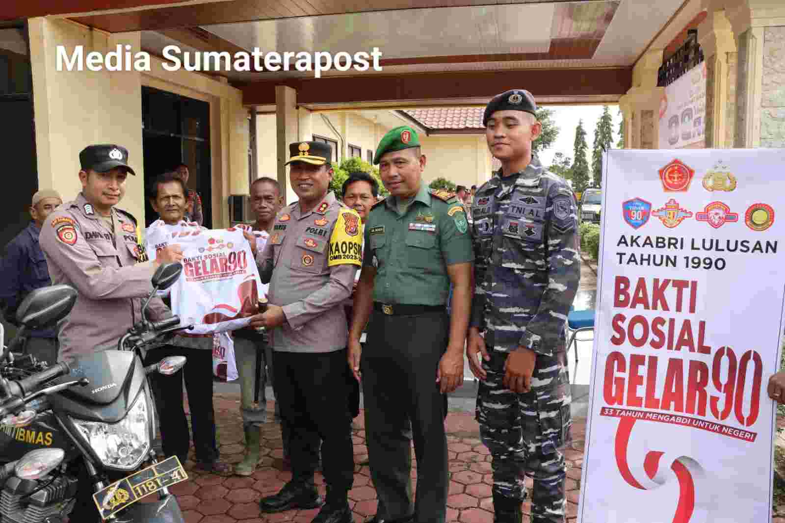 Polres Aceh Tamiang Memberikan Bantuan Paket Sembako Kepada Warga Yang Membutuhkan Polres Aceh Tamiang Memberikan Bantuan Paket Sembako Kepada Warga Yang Membutuhkan