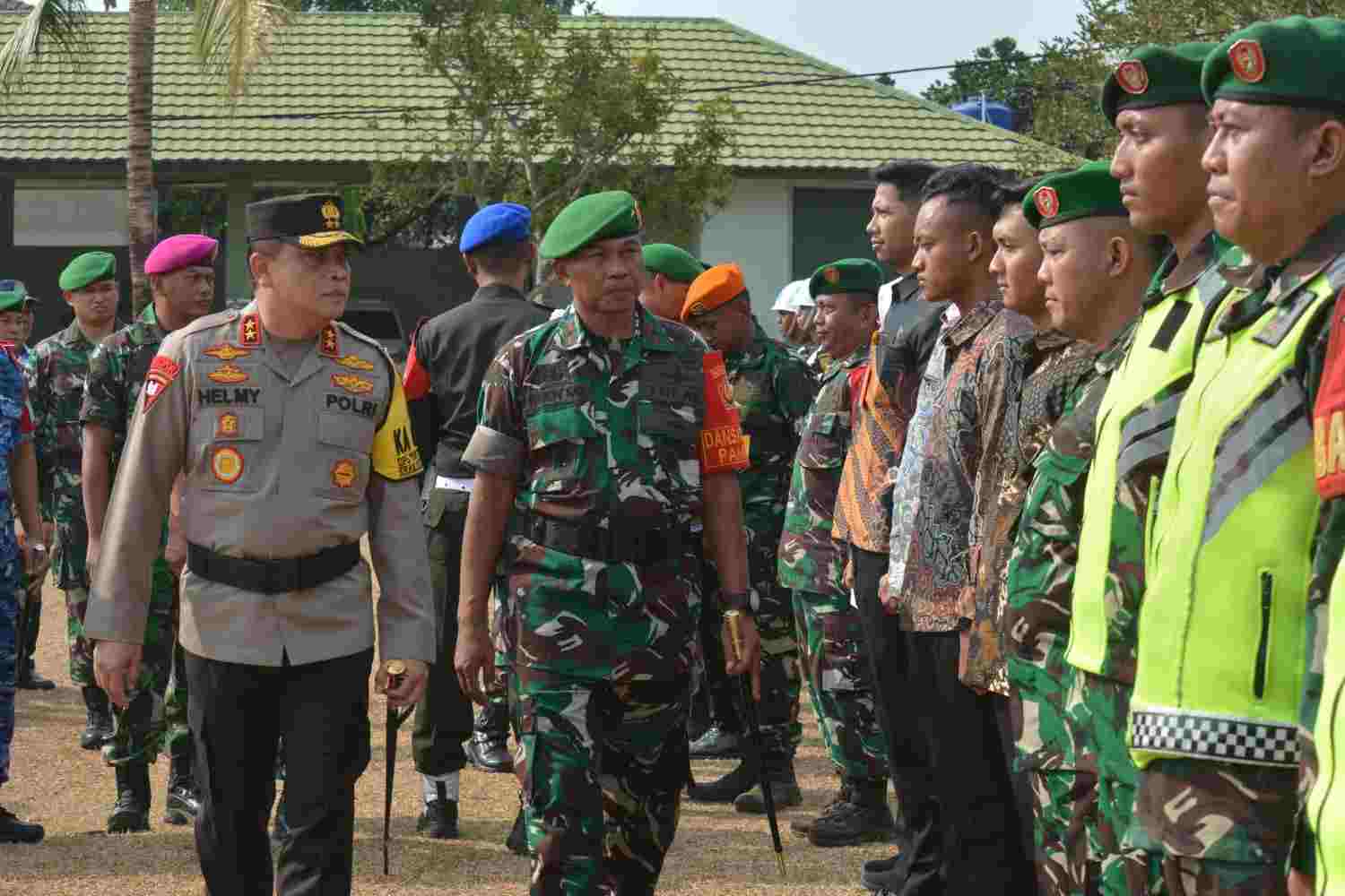 Jelang Kunker Presiden RI, Danrem 043/Gatam Pimpin Apel Gelar Pasukan Pengamanan VVIP Jelang Kunker Presiden RI, Danrem 043/Gatam Pimpin Apel Gelar Pasukan Pengamanan VVIP