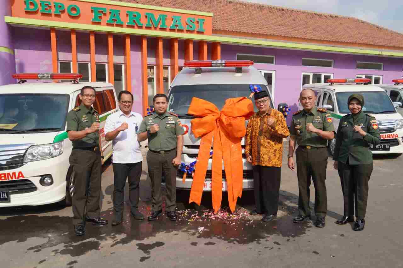 Danrem Wijayakusuma Terima Mobil Ambulance CSR BRI Purwokerto Danrem Wijayakusuma Terima Mobil Ambulance CSR BRI Purwokerto