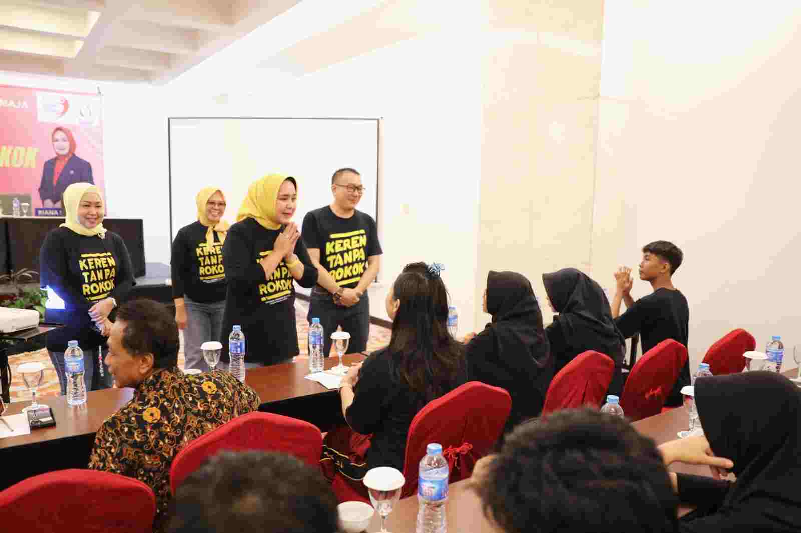 Ibu Riana Sari Arinal Buka Seminar Kesehatan Bertema “Keren Tanpa Rokok” Ibu Riana Sari Arinal Buka Seminar Kesehatan Bertema “Keren Tanpa Rokok”