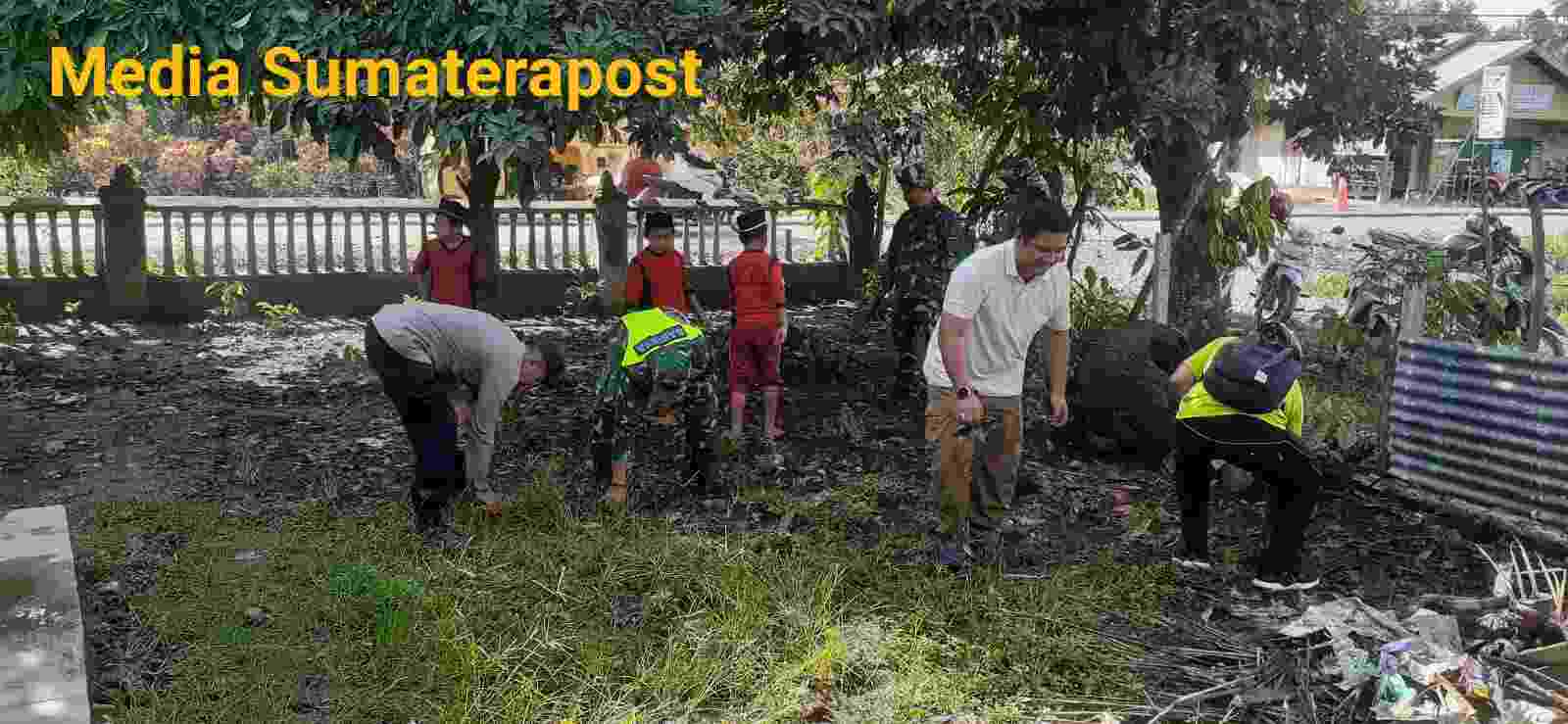 Kecamatan Sekerak Laksanakan Jum’at Bersih di Desa Bandar Mahligai Kecamatan Sekerak Laksanakan Jum’at Bersih di Desa Bandar Mahligai