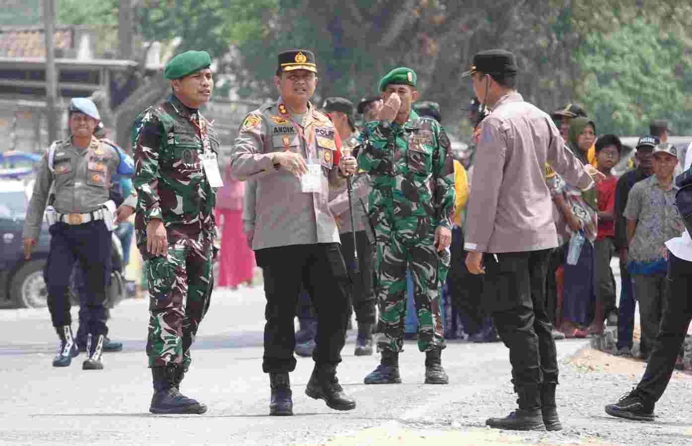 Kapolres Pimpin Pengamanan Kunjungan Presiden Joko Widodo Ke Lampung Tengah Kapolres Pimpin Pengamanan Kunjungan Presiden Joko Widodo Ke Lampung Tengah