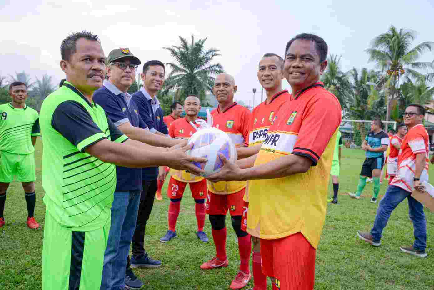 Gol Dramatis Tim Forkompimda Sergai Raih Kemenangan 3-2 Melawan PS Sarang Giting Gol Dramatis Tim Forkompimda Sergai Raih Kemenangan 3-2 Melawan PS Sarang Giting