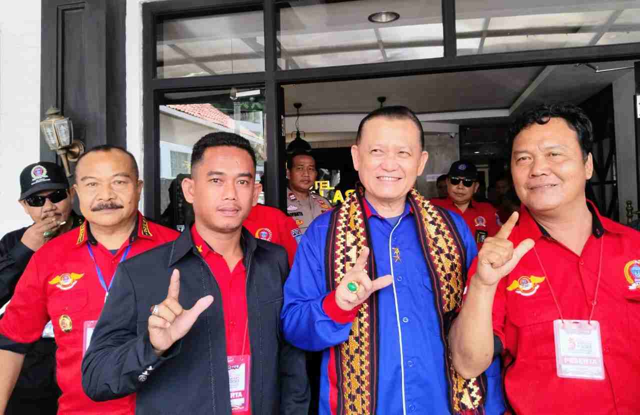 Pemuda Pemudi Memperingati Hari HUT Sumpah Pemuda Pemuda Pemudi Memperingati Hari HUT Sumpah Pemuda