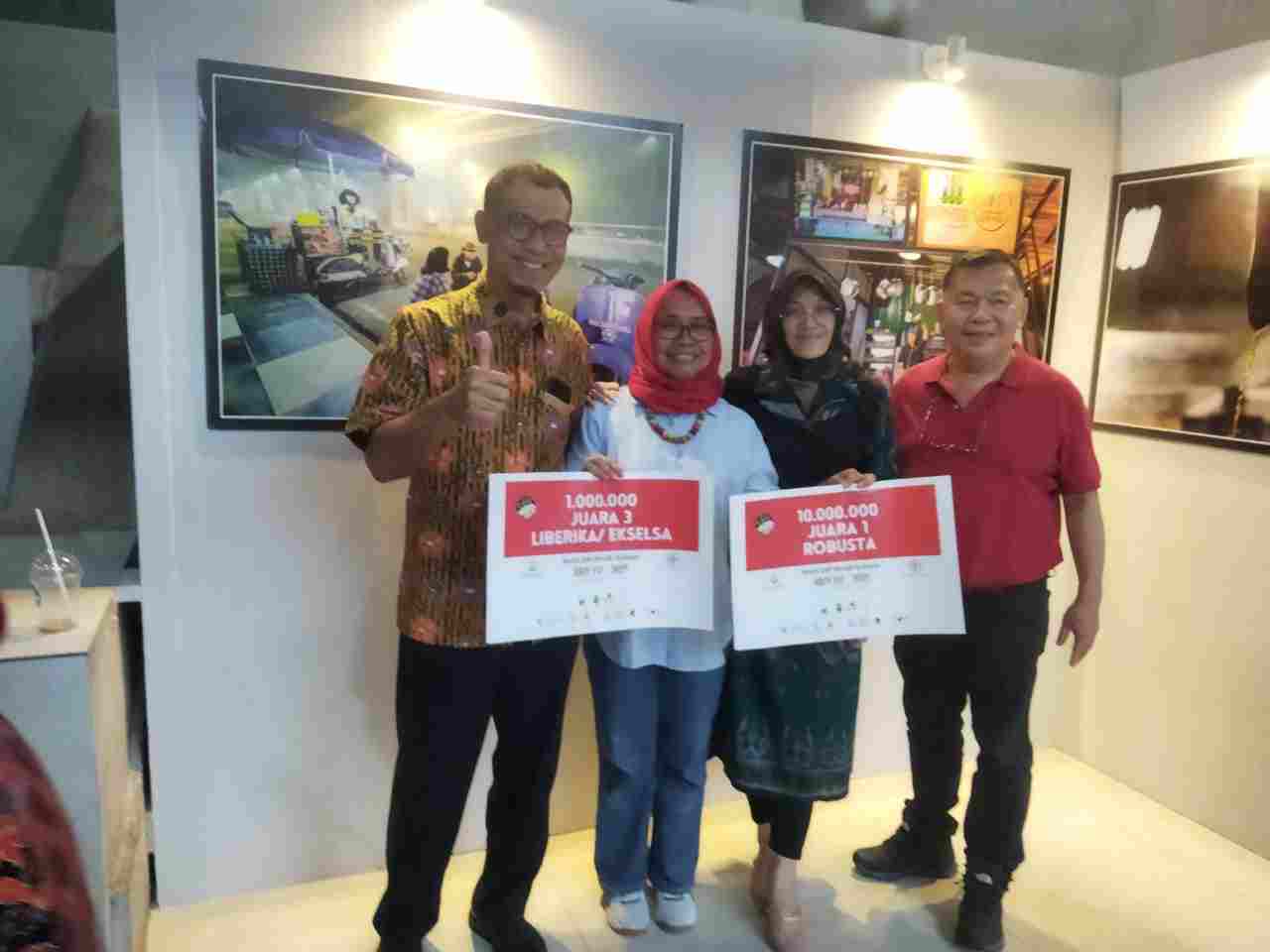 3 Pelaku UMKM Kabupaten Lampung Barat Sabet 3 Penghargaan KKSI 2023 3 Pelaku UMKM Kabupaten Lampung Barat Sabet 3 Penghargaan KKSI 2023