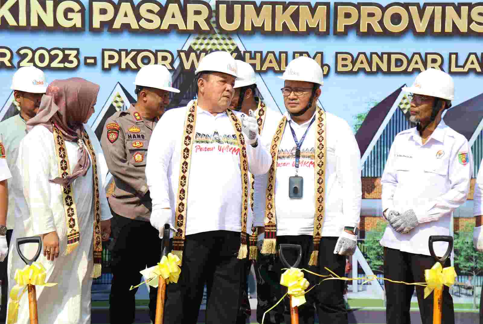 Gubernur Arinal dan Dekranasda Lakukan Peletakan Batu Pertama Pembangunan Pasar UMKM Gubernur Arinal dan Dekranasda Lakukan Peletakan Batu Pertama Pembangunan Pasar UMKM