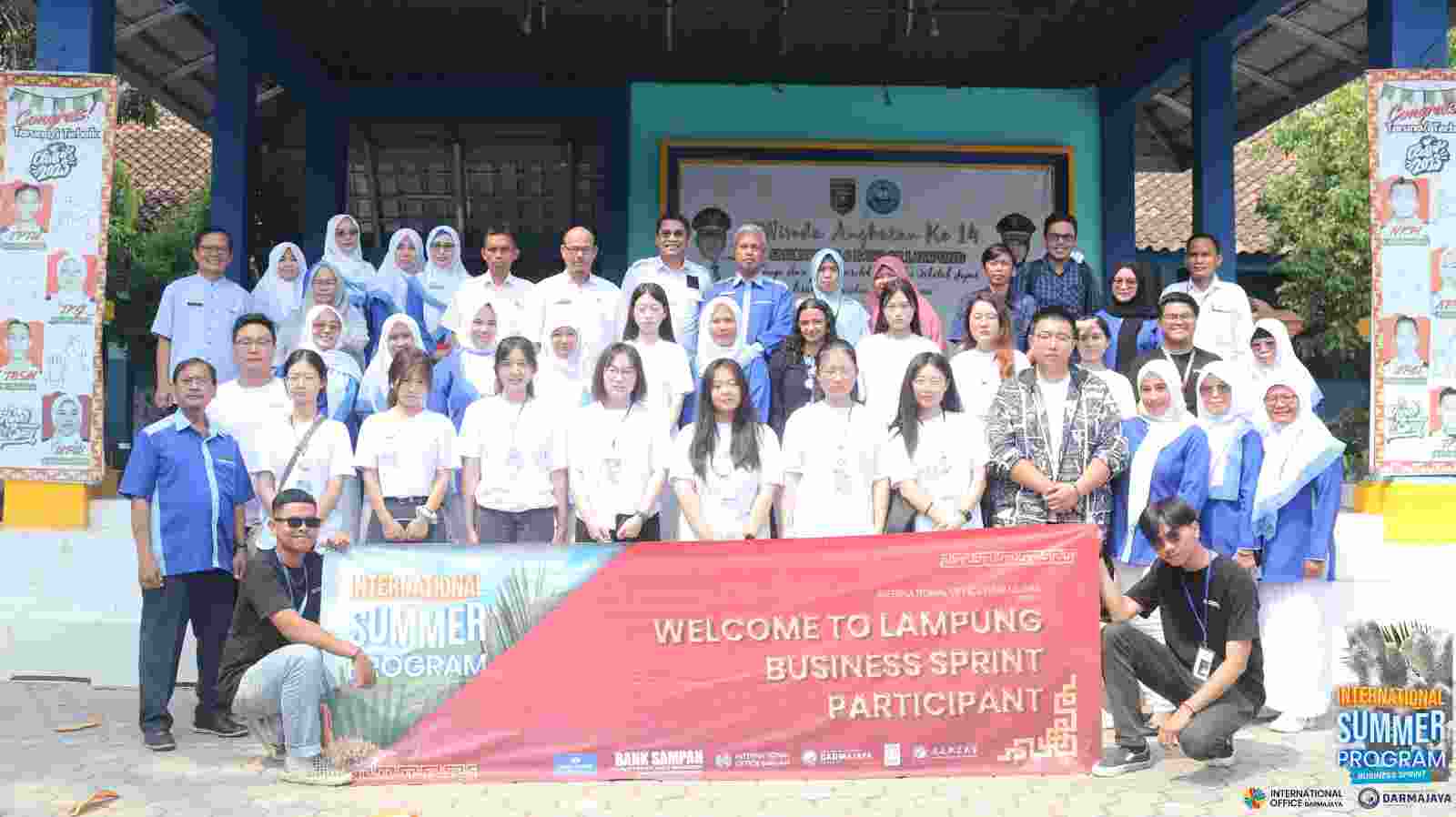 Keren, IIB Darmajaya Kolaborasi Lintas Sektor dalam International Community Service di 2 Sekolah Keren, IIB Darmajaya Kolaborasi Lintas Sektor dalam International Community Service di 2 Sekolah