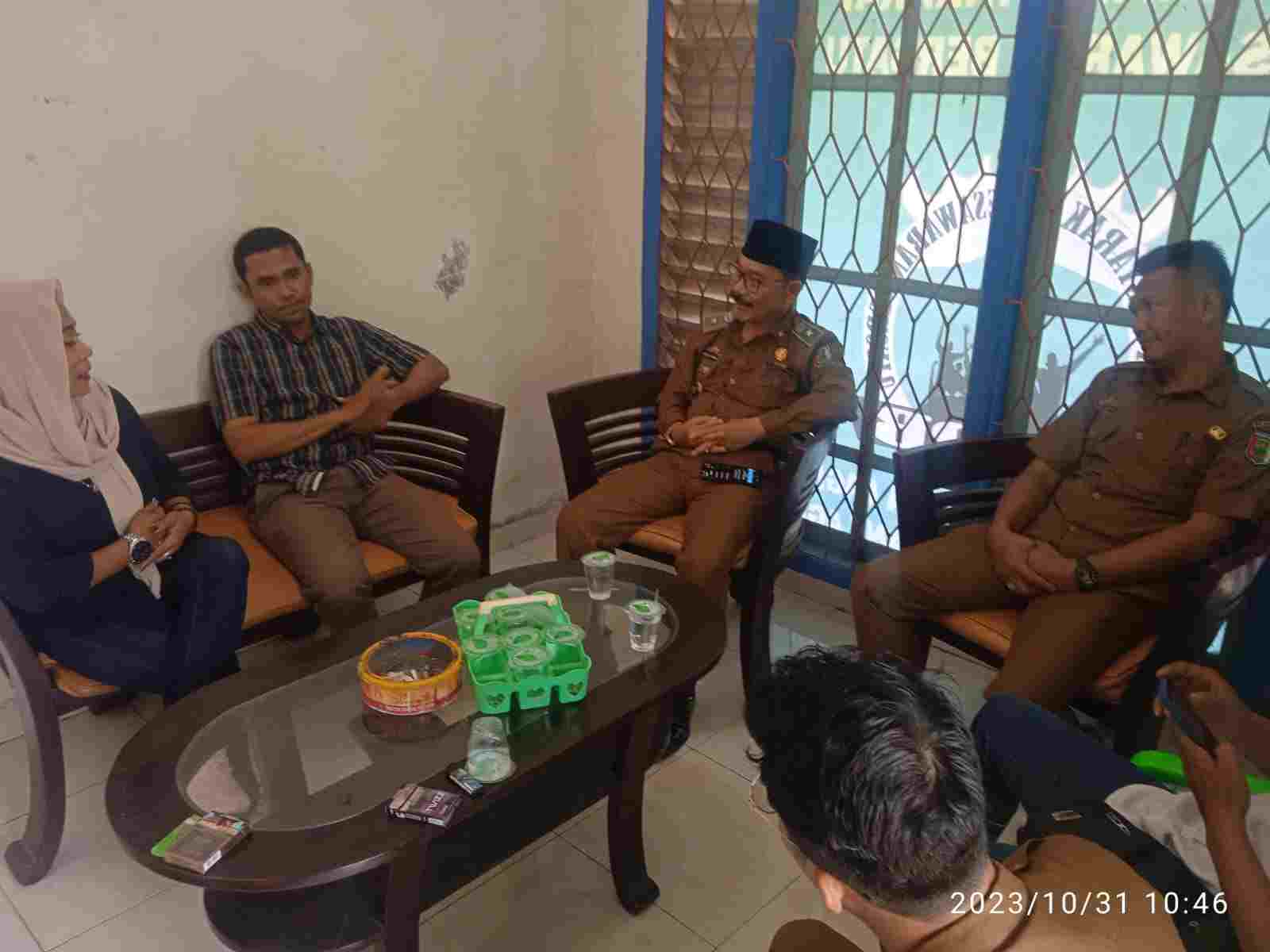 Polemik Antara Kades Way Layap Dengan Wartawan Berujung Damai Polemik Antara Kades Way Layap Dengan Wartawan Berujung Damai