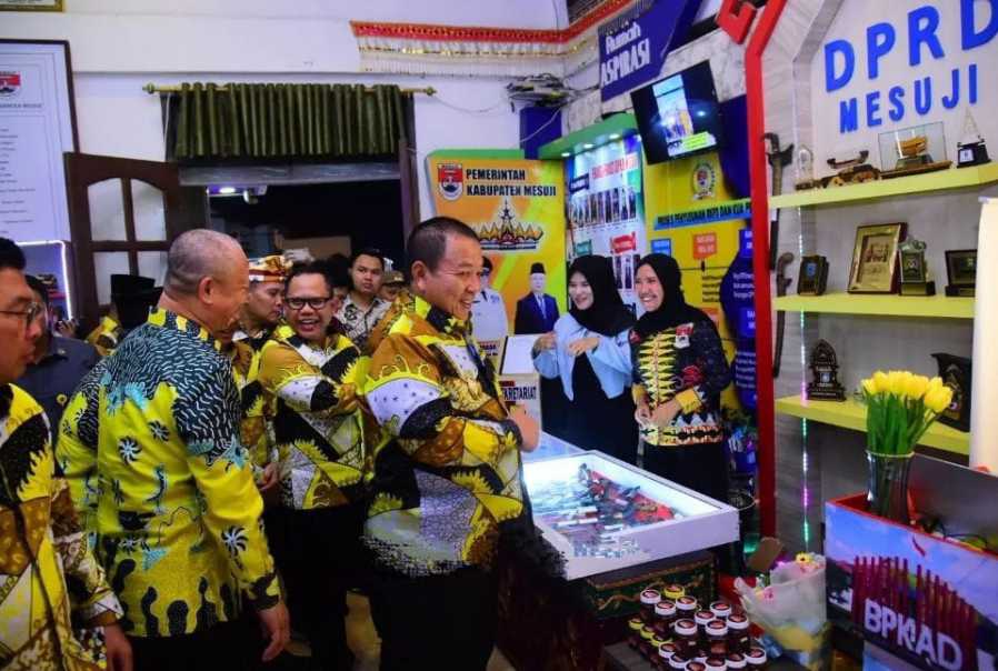 Ikut Meriahkan Pekan Raya Lampung, Sulpakar : Anjungan Mesuji Siap Untuk Dikunjungi Ikut Meriahkan Pekan Raya Lampung, Sulpakar : Anjungan Mesuji Siap Untuk Dikunjungi