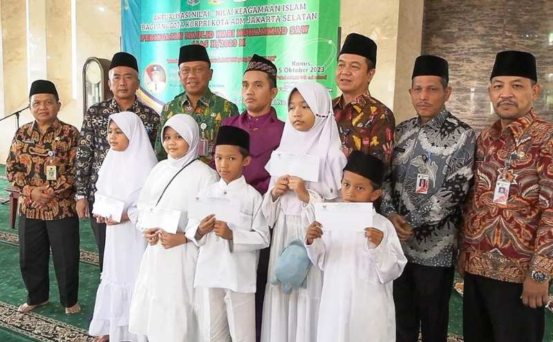 Munjirin Salurkan Santunan Baznas Bazis Jaksel Kepada 100 Anak Yatim Munjirin Salurkan Santunan Baznas Bazis Jaksel Kepada 100 Anak Yatim