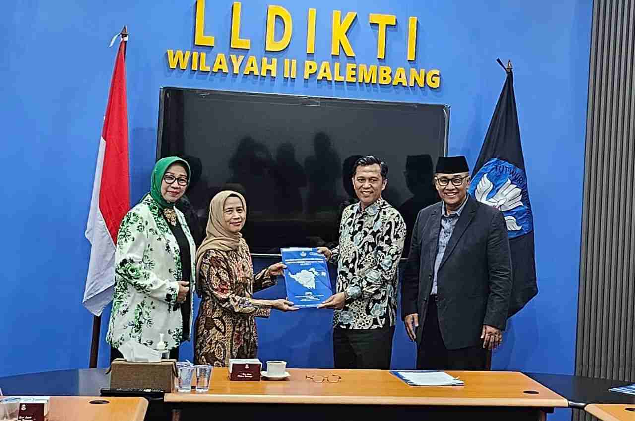 Andi Surya: UMITRA Miliki Guru Besar Pertama Bidang Kesehatan, Hari ini SK Prof. Dr. Atikah Adyas Diserahkan oleh LLDIKTI II Andi Surya: UMITRA Miliki Guru Besar Pertama Bidang Kesehatan, Hari ini SK Prof. Dr. Atikah Adyas Diserahkan oleh LLDIKTI II