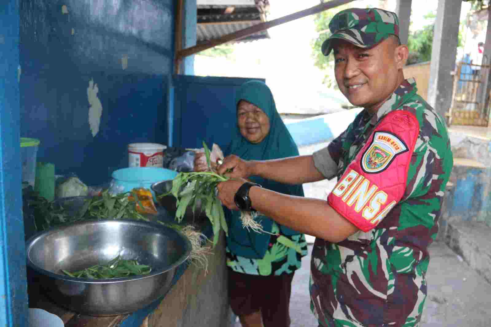 Kunjungi Dapur Warga, Wujud Perhatian Babinsa Koramil 410-05/TKP Kunjungi Dapur Warga, Wujud Perhatian Babinsa Koramil 410-05/TKP