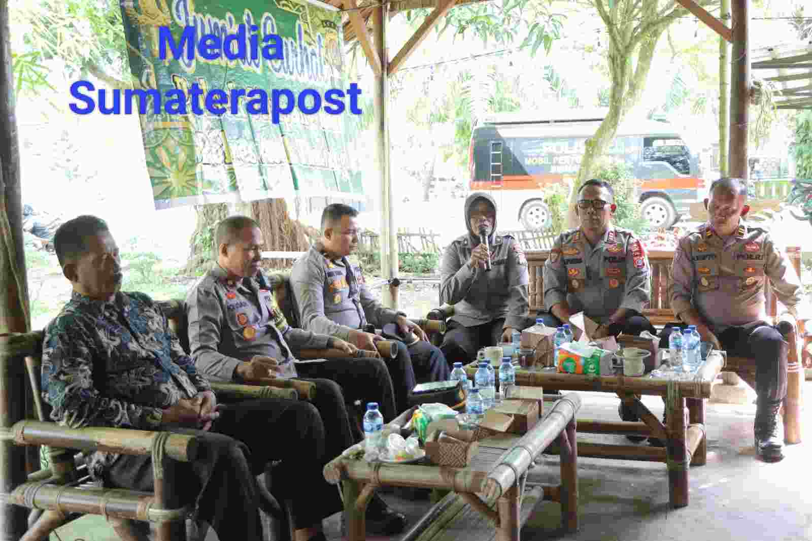 Jum’at Curhat, Polres Aceh Tamiang Dengarkan Masukan dan Keluhan Masyarakat Jum’at Curhat, Polres Aceh Tamiang Dengarkan Masukan dan Keluhan Masyarakat