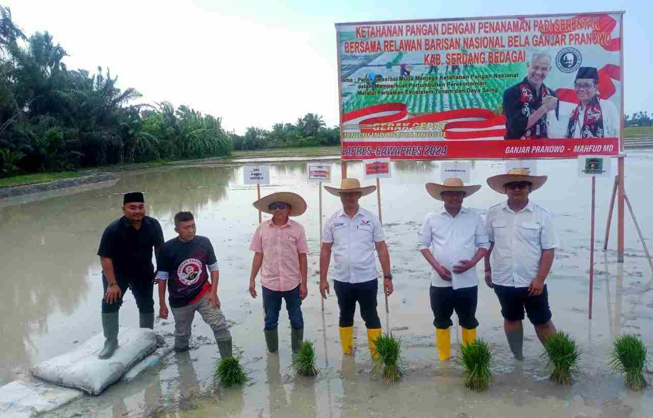 BNBG Sergai Deklarasikan Dukung Ganjar-Machfud MD Pilpres 2024 BNBG Sergai Deklarasikan Dukung Ganjar-Machfud MD Pilpres 2024