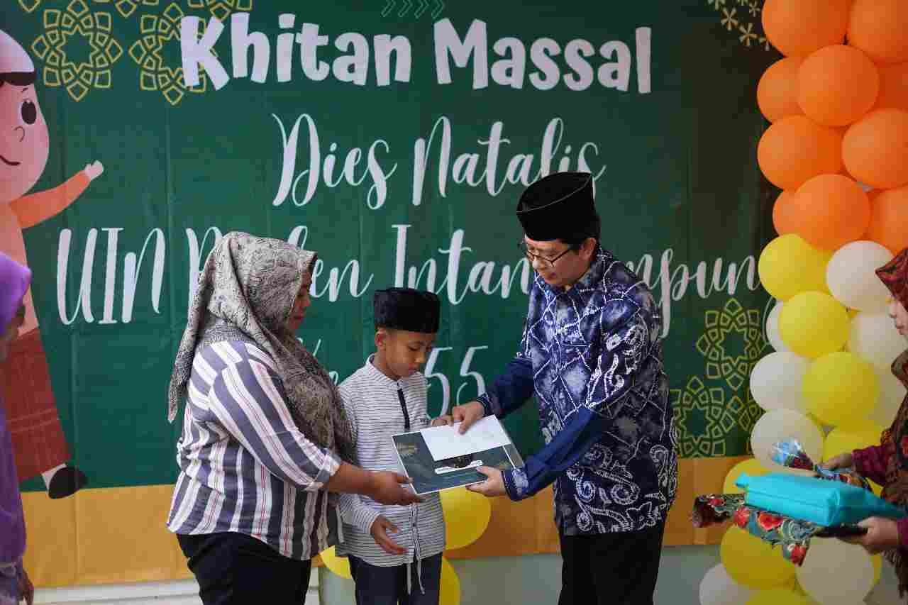 Dies Natalis ke-55, Khitanan Massal Gratis Diikuti 55 Anak di Klinik Pratama UIN RIL Dies Natalis ke-55, Khitanan Massal Gratis Diikuti 55 Anak di Klinik Pratama UIN RIL