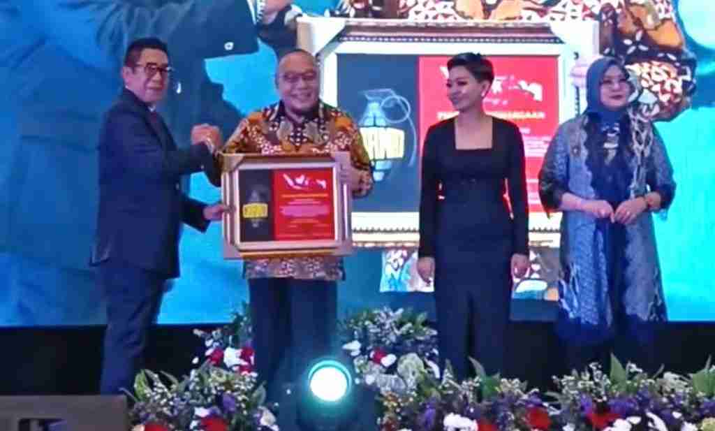 HUT ke-24, POLDA dan GRANAT Lampung Peroleh Penghargaan DPP GRANAT HUT ke-24, POLDA dan GRANAT Lampung Peroleh Penghargaan DPP GRANAT