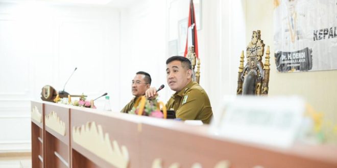 Bupati Dendi Peringatkan Kades Untuk Menyiapkan Diri Menjelang Pemilu 2024 Bupati Dendi Peringatkan Kades Untuk Menyiapkan Diri Menjelang Pemilu 2024