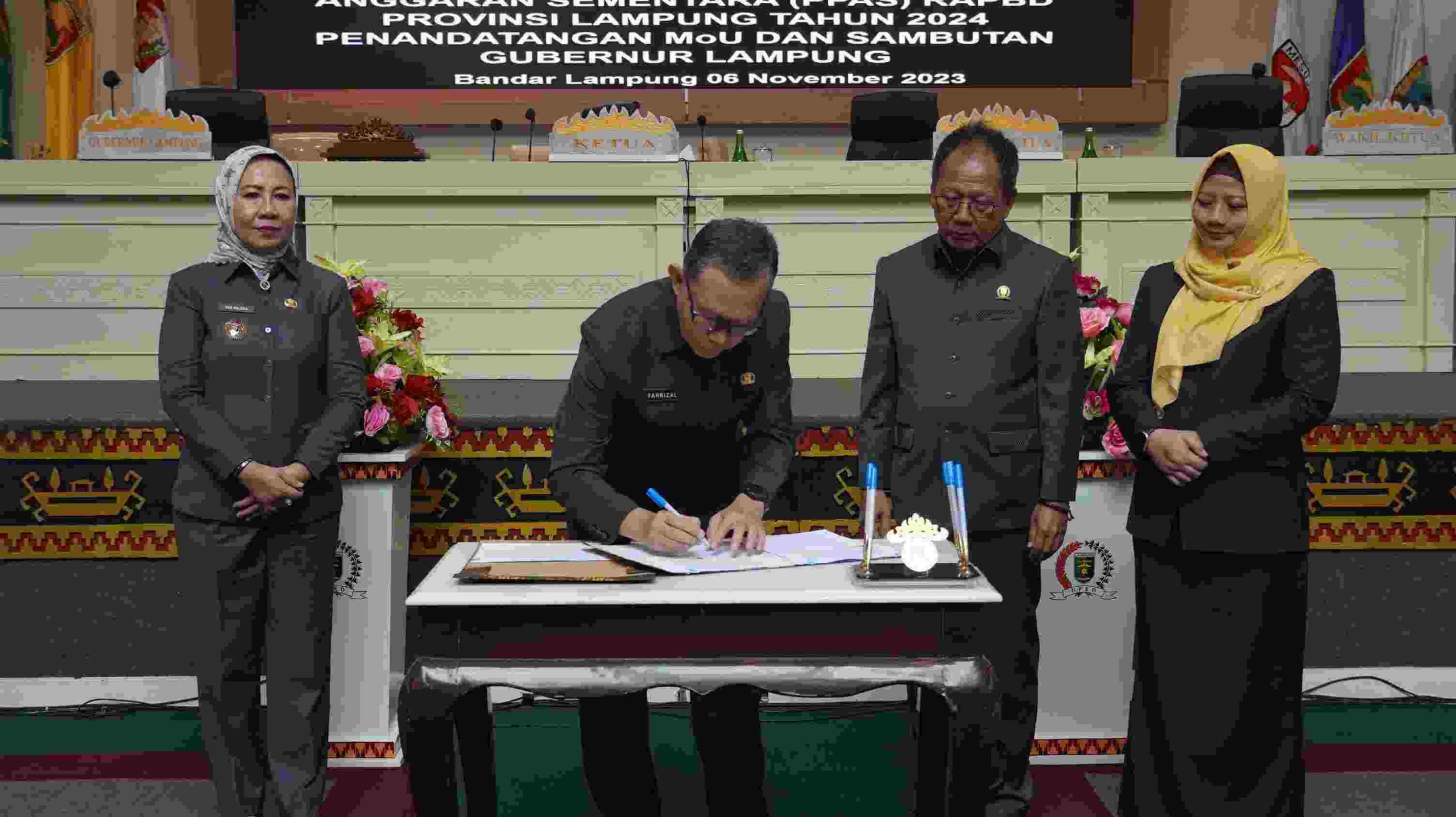 Banggar DPRD Sampaikan Laporan Terkait KUA dan PPAS RAPBD Provinsi Lampung 2024 Banggar DPRD Sampaikan Laporan Terkait KUA dan PPAS RAPBD Provinsi Lampung 2024