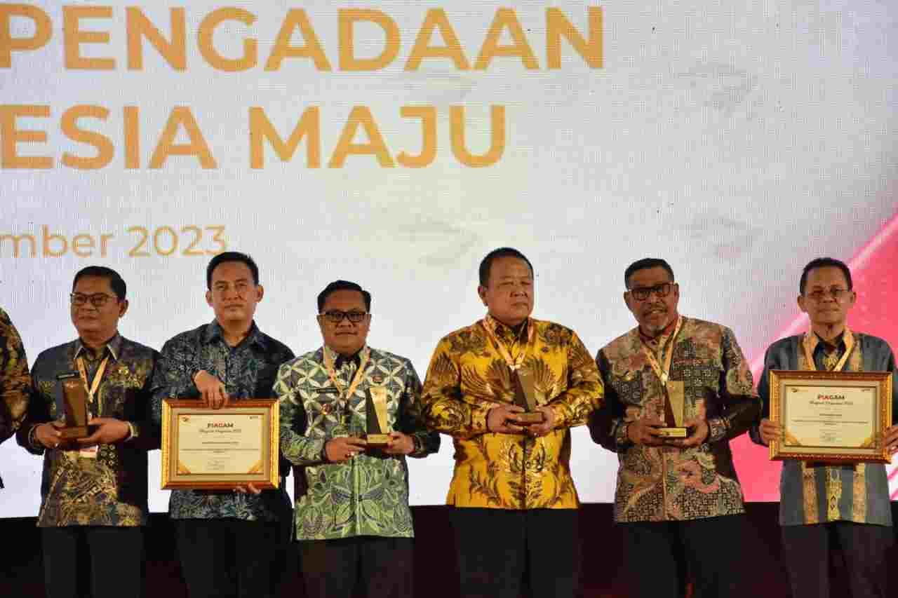 Pemprov Lampung Raih Anugerah Pengadaan 2023 untuk Penggunaan PDN Terbesar Pemprov Lampung Raih Anugerah Pengadaan 2023 untuk Penggunaan PDN Terbesar